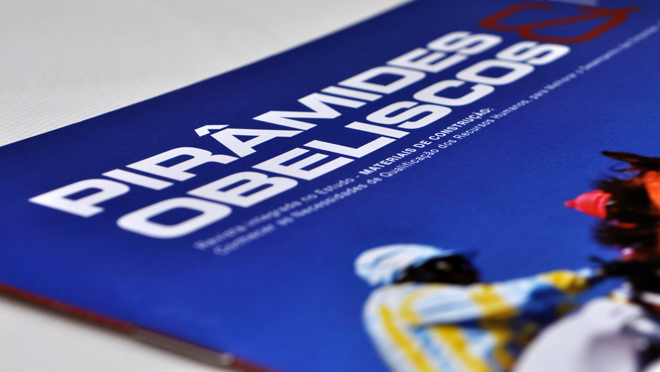 Design de revista Pirâmides e Obeliscos